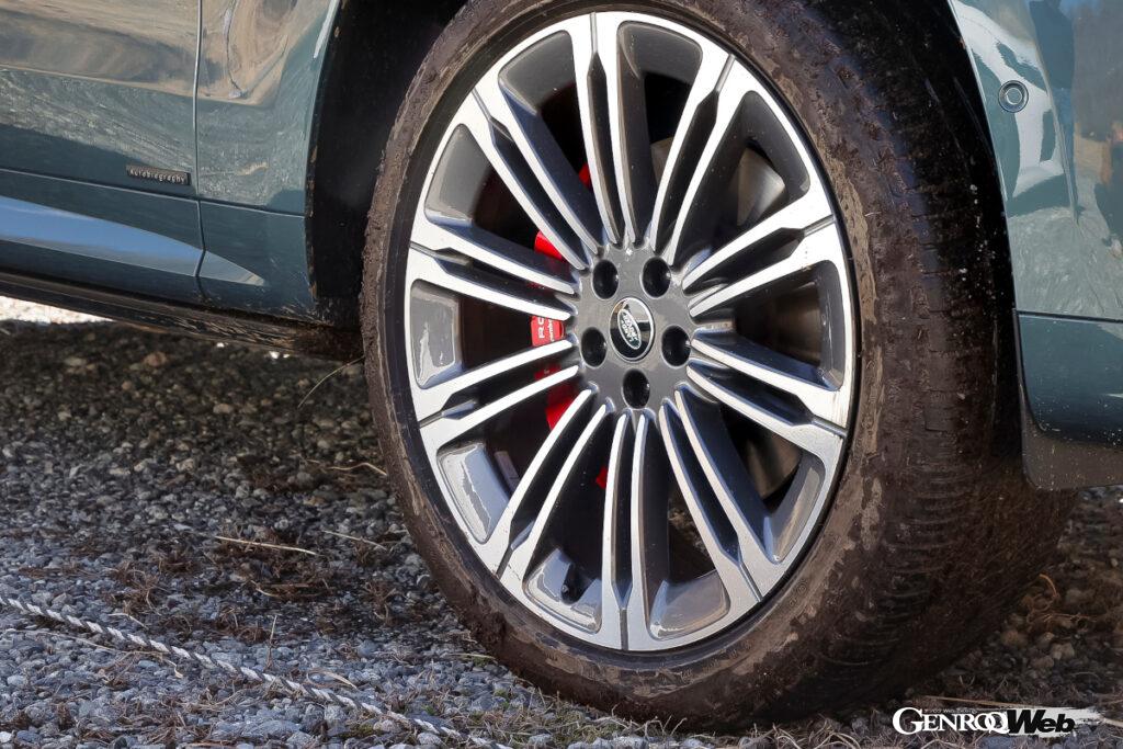 承認タイヤの23インチ「ピレリ スコーピオンMS」を装着していた。