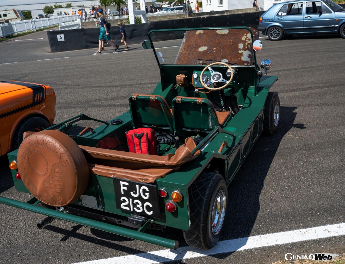 スーパーチャージャー付きエンジンを搭載しているミニ・モーク。