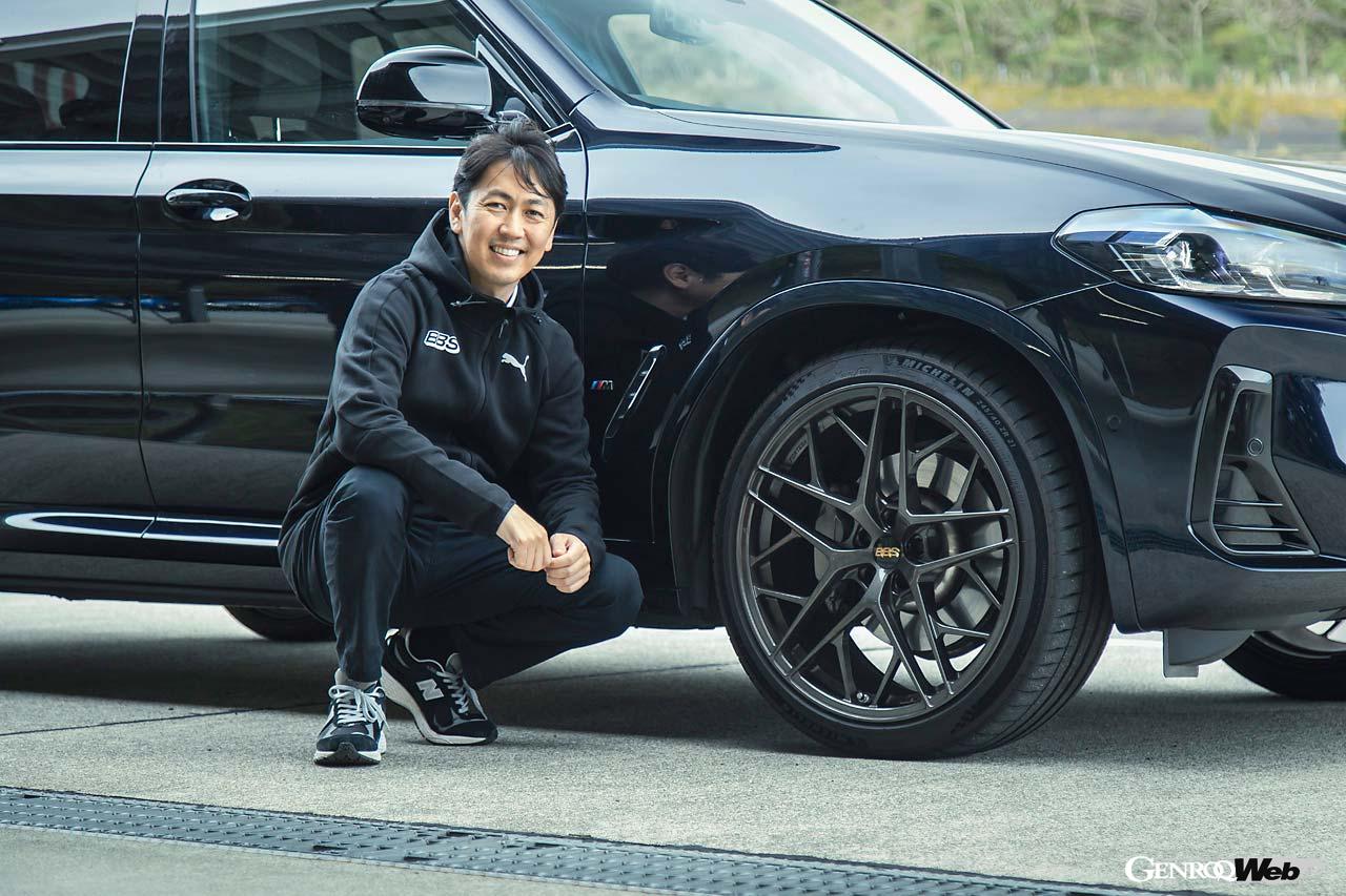 レーシングドライバーにしてセントラル20を牽引する柳田真孝選手と、同じく藤波清斗選手。純正ホイールとの履き比べなど、FLの開発段階からテストを重ね、その実力の高さを肌で体感したという。