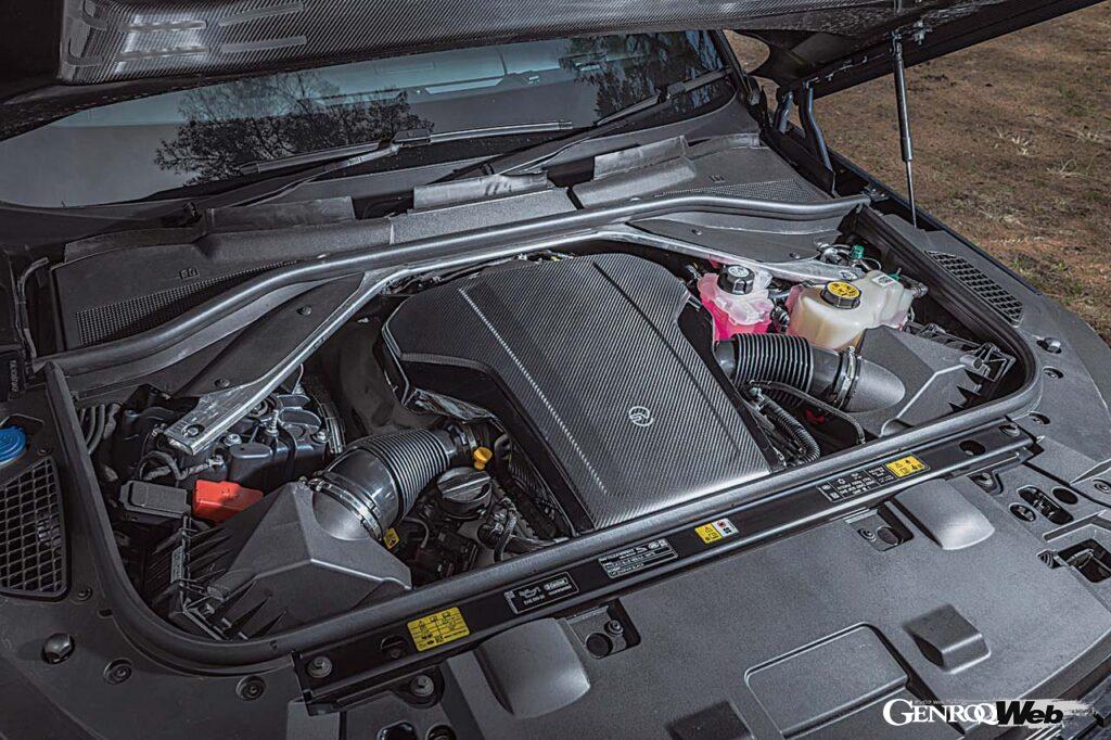 長年ジャガー&ランドローバー車のハイエンド機として君臨した5.0リッターV8スーパーチャージャーは役割を終えつつあり、最新世代はBMW製の4.4リッターV8ツインターボを搭載する。