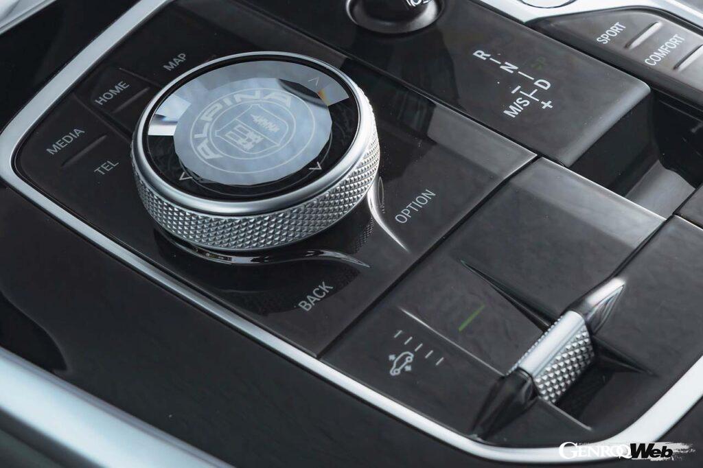 走行モードはBMWおなじみの「スポーツ」「スポーツプラス」「スポーツインディビジュアル」「コンフォート」に加え、アルピナ独自の「コンフォートプラス」が。車高調整はセンターコンソールのスイッチで操作可能。