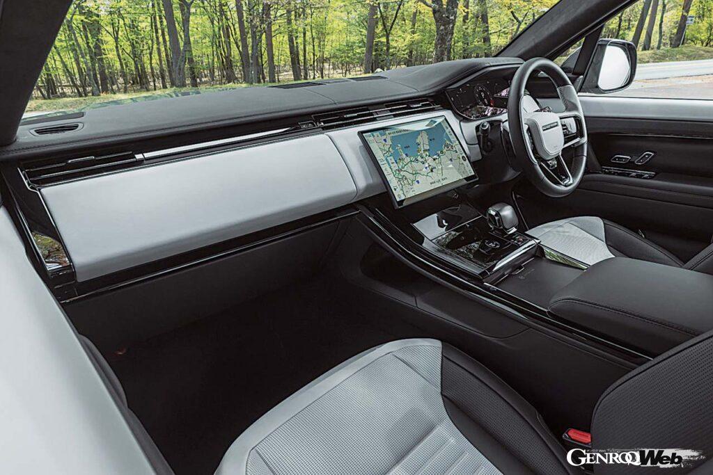 2023年発表の第一弾に続く、レンジローバースポーツSV「エディション2」。最強のレンジローバーの名に相応しく、ヘッドレスト一体型のハイパックシートを前後に採用するなどインテリアもスポーティに彩られる。フロントシートには音楽に合わせてアクチュエーターが振動、臨場感のあるサウンド体験を提供するシステムも搭載。ラゲッジルーム容量は647~1491リットル。