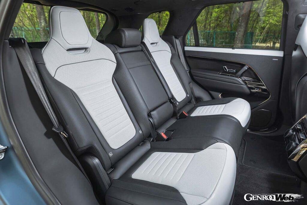 2023年発表の第一弾に続く、レンジローバースポーツSV「エディション2」。最強のレンジローバーの名に相応しく、ヘッドレスト一体型のハイパックシートを前後に採用するなどインテリアもスポーティに彩られる。フロントシートには音楽に合わせてアクチュエーターが振動、臨場感のあるサウンド体験を提供するシステムも搭載。ラゲッジルーム容量は647~1491リットル。