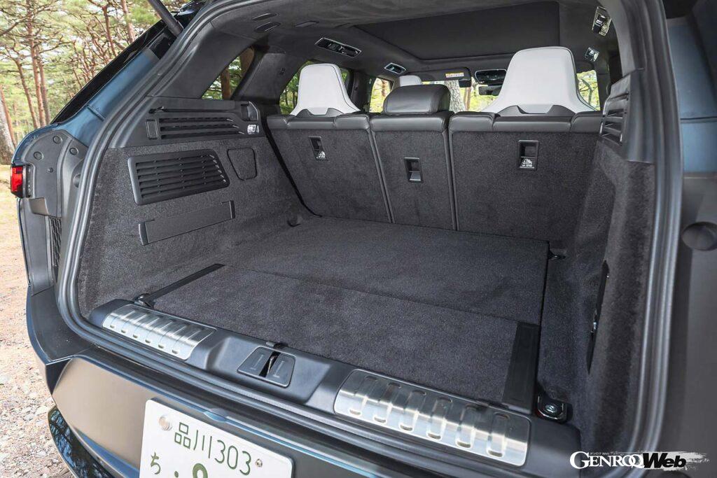 2023年発表の第一弾に続く、レンジローバースポーツSV「エディション2」。最強のレンジローバーの名に相応しく、ヘッドレスト一体型のハイパックシートを前後に採用するなどインテリアもスポーティに彩られる。フロントシートには音楽に合わせてアクチュエーターが振動、臨場感のあるサウンド体験を提供するシステムも搭載。ラゲッジルーム容量は647~1491リットル。