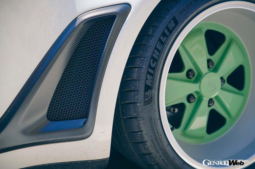 クラシックカー人気が世界中で高まりをみせる中、「レストア」を越えた「レストモッド」=「レストア」+「モディファイ」が注目を集めている。これは旧車をレストアしつつ現代の技術とセンスでカスタムするスタイルを言うがその急先鋒といえるのがアメリカのシンガー。今回はその代表作を試した。