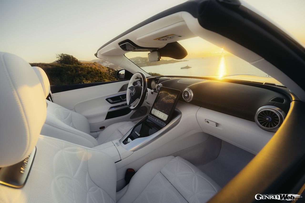 「メルセデス・マイバッハ SL 680 モノグラム シリーズ」のインテリア。