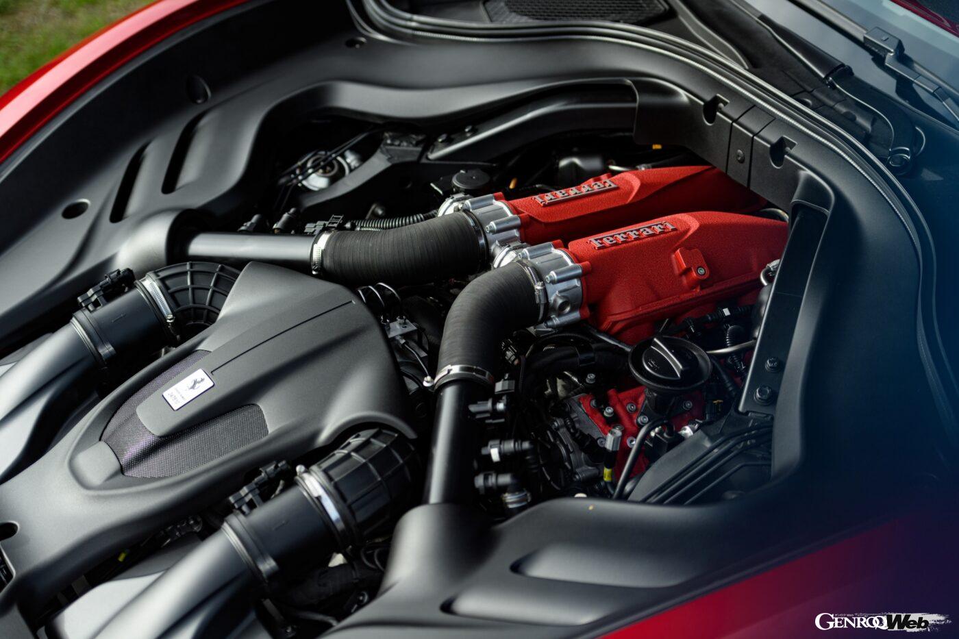 V型8気筒3855ccツインターボエンジンに新しい8速DCTを組み合わせて効率向上を図ったパワートレイン。