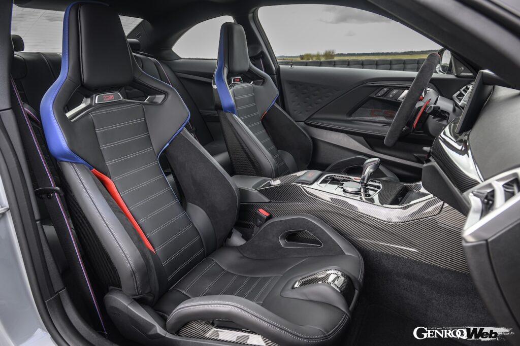 M2の最上級仕様「M2 CS」のコクピット。