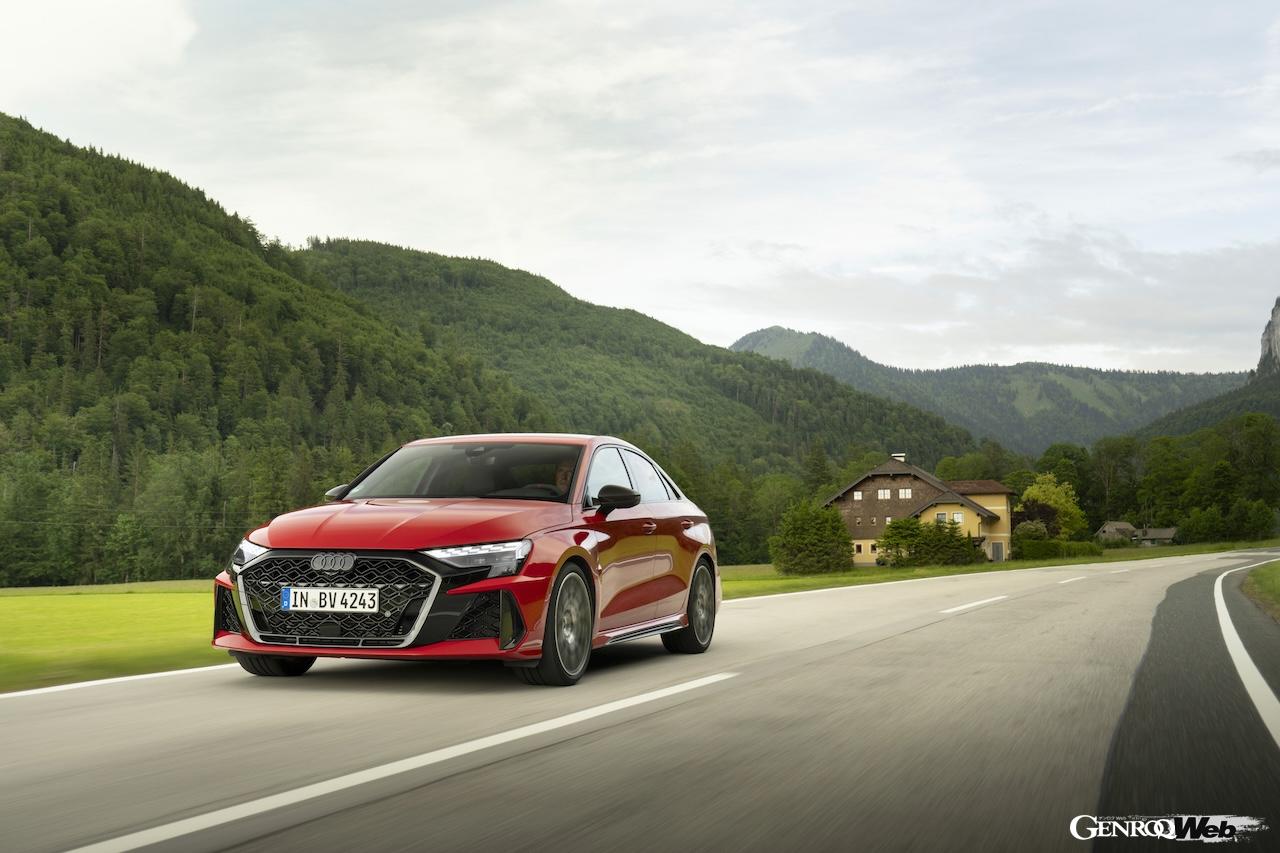 アウディ RS 3改良新型は、ニュルブルクリンク・ノルトシュライフェにおいてクラスレコードを大幅に更新。これはトルクスプリッターやタイヤの大幅な進化よって実現した。