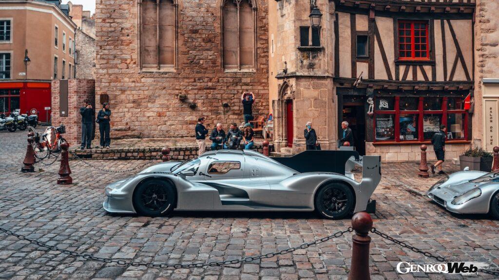 公道走行可能なル・マン・ハイパーカー「963 RSP」のエクステリア。