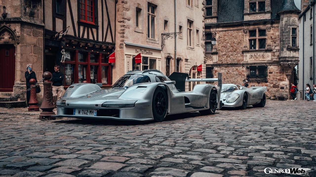 公道走行可能なル・マン・ハイパーカー「963 RSP」のコクピット。