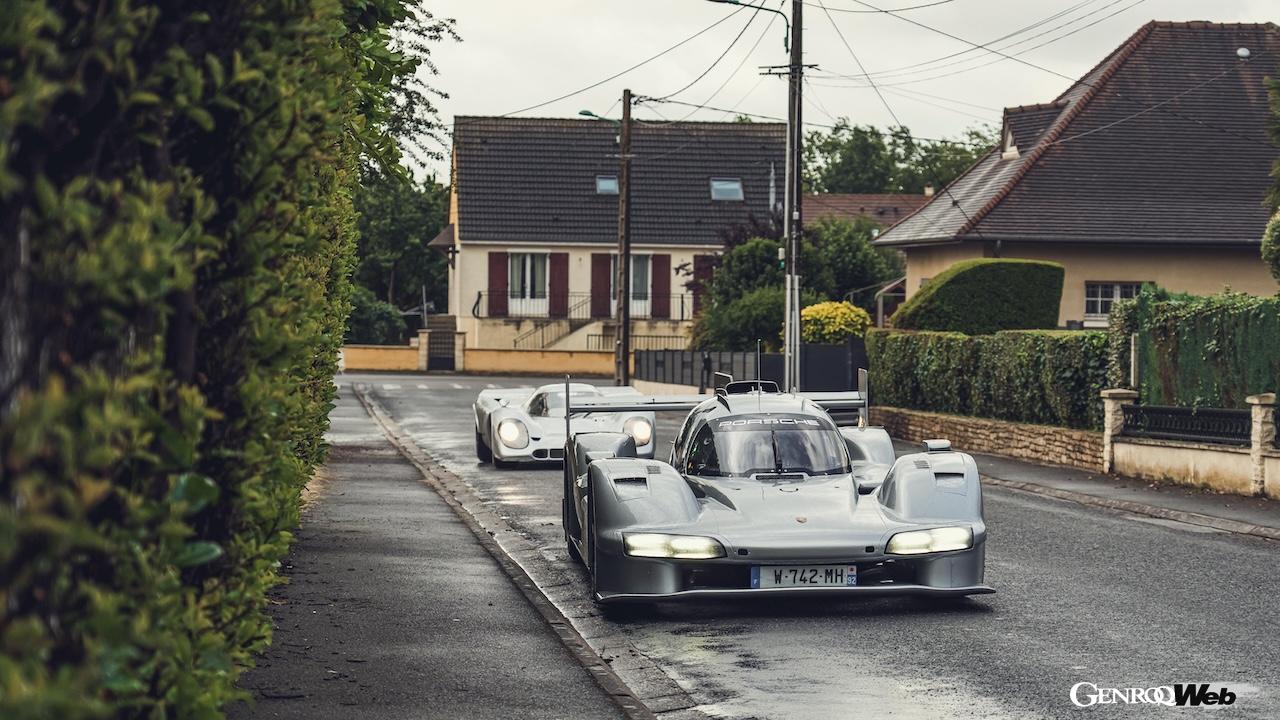 1974年4月、ドイツからフランスまで公道を走行したロッシ伯爵の917が、最新レーシングカー「963」をベースに完全再現された。