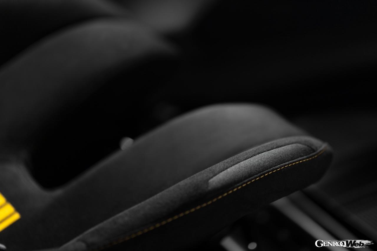 「ピロティ フェラーリ296 スペチアーレ」のコクピット。