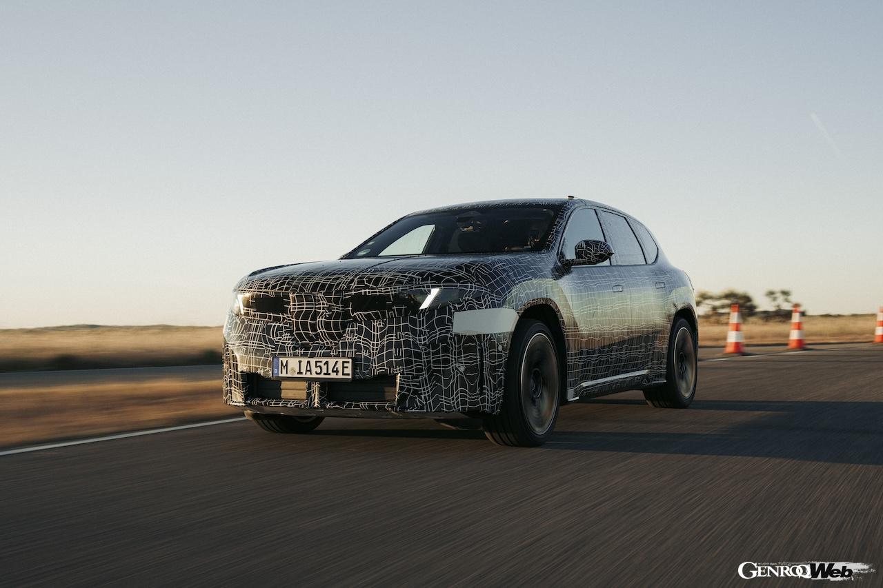 ワールドプレミアに向けて、精力的にテストを行う新型「BMW iX3」。