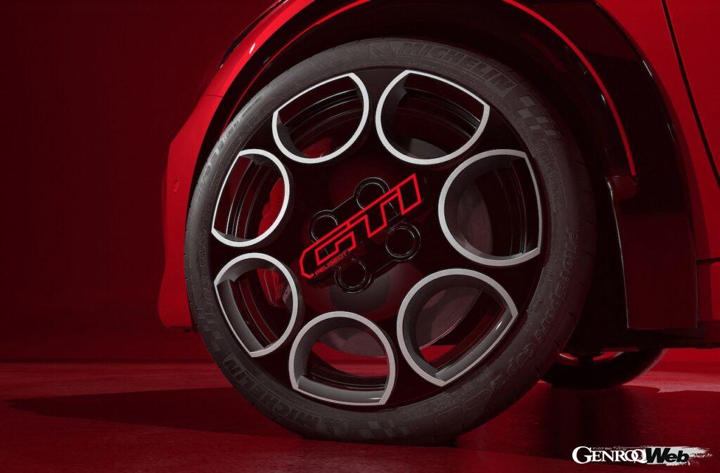 フル電動スポーツハッチ「プジョー E-208 GTi」のエクステリア。