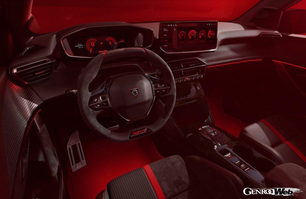 フル電動スポーツハッチ「プジョー E-208 GTi」のインテリア。