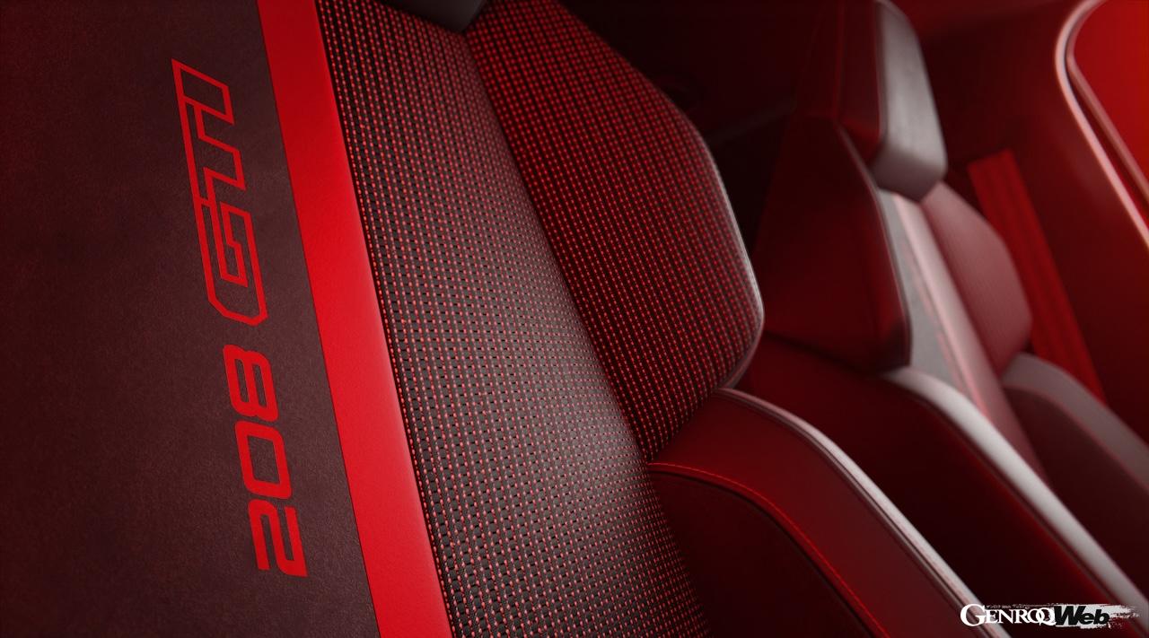 フル電動スポーツハッチ「プジョー E-208 GTi」のインテリア。