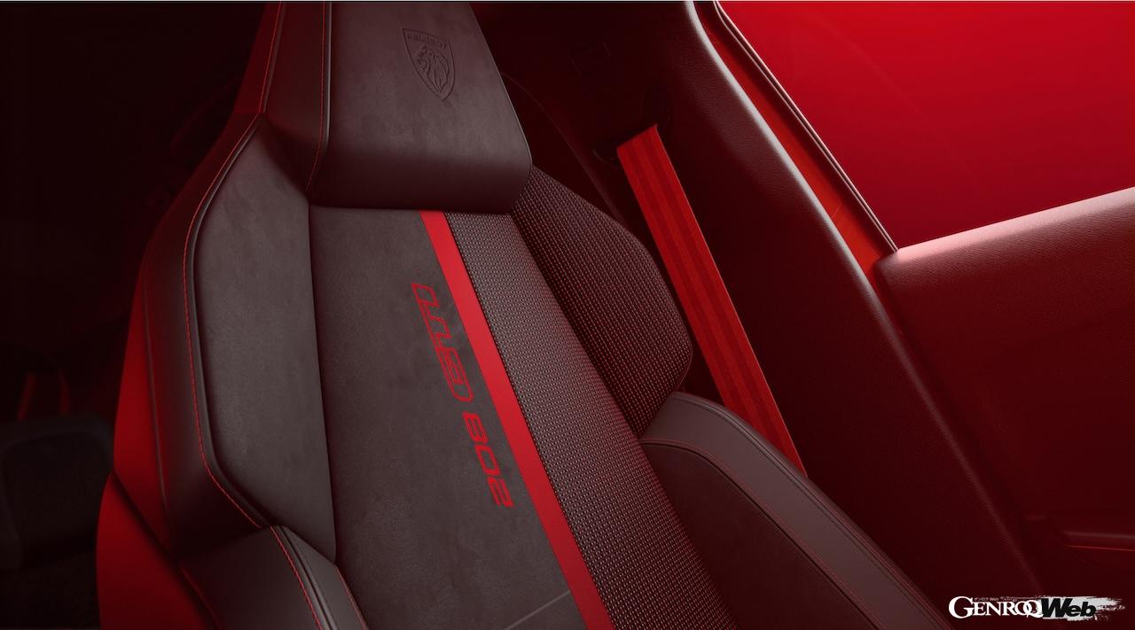 フル電動スポーツハッチ「プジョー E-208 GTi」のインテリア。