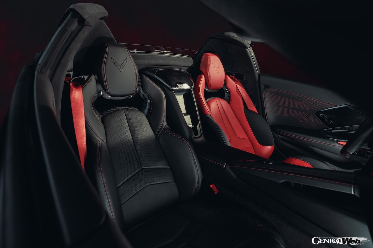 「シボレー コルベット ZR1X」のコクピット。