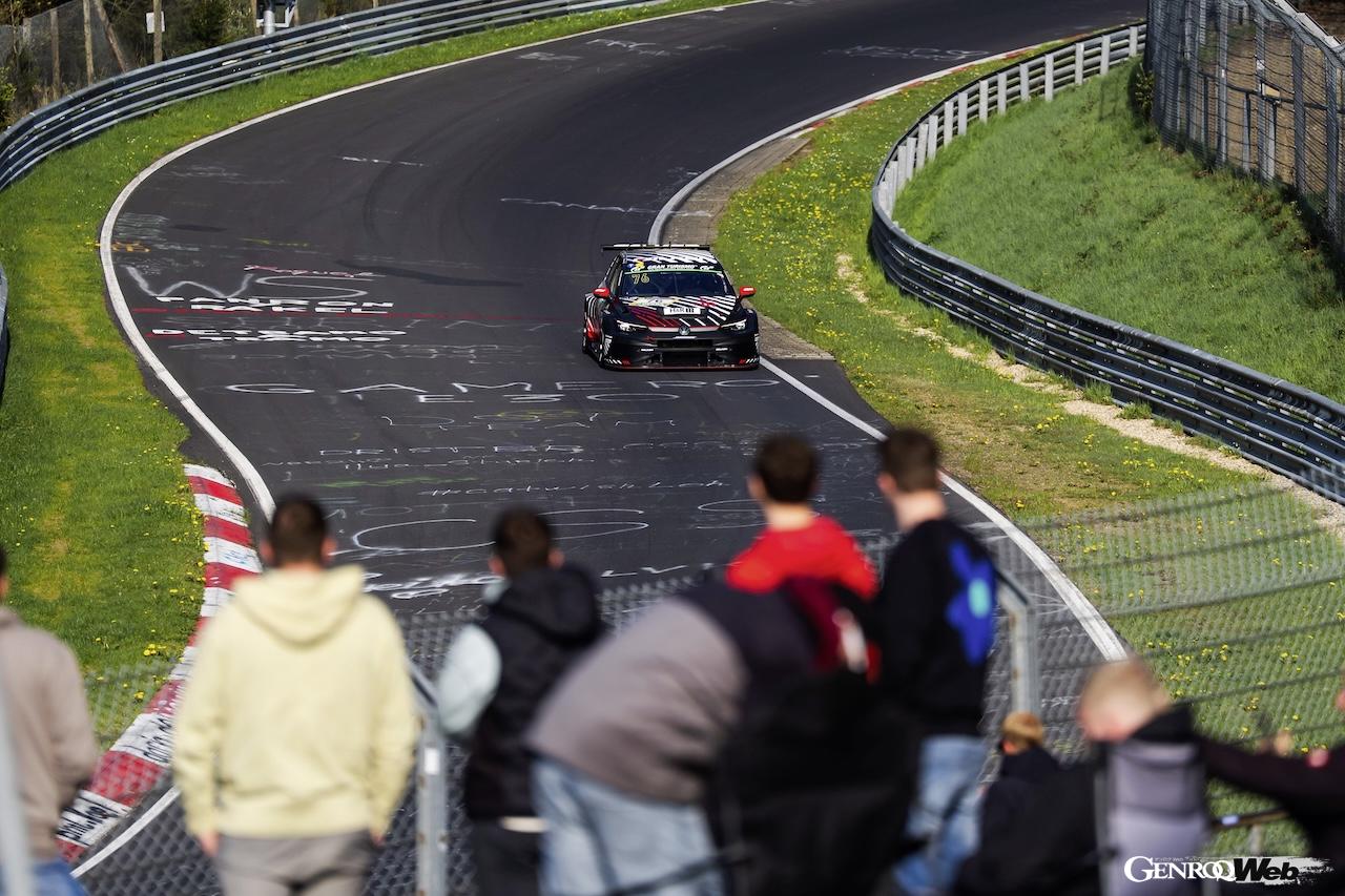 今回のニュルブルクリンク24時間レースには、マックス・クルーゼ・レーシングがプレパレーションを担当した2台のゴルフ GTI クラブスポーツ 24hが参戦する。