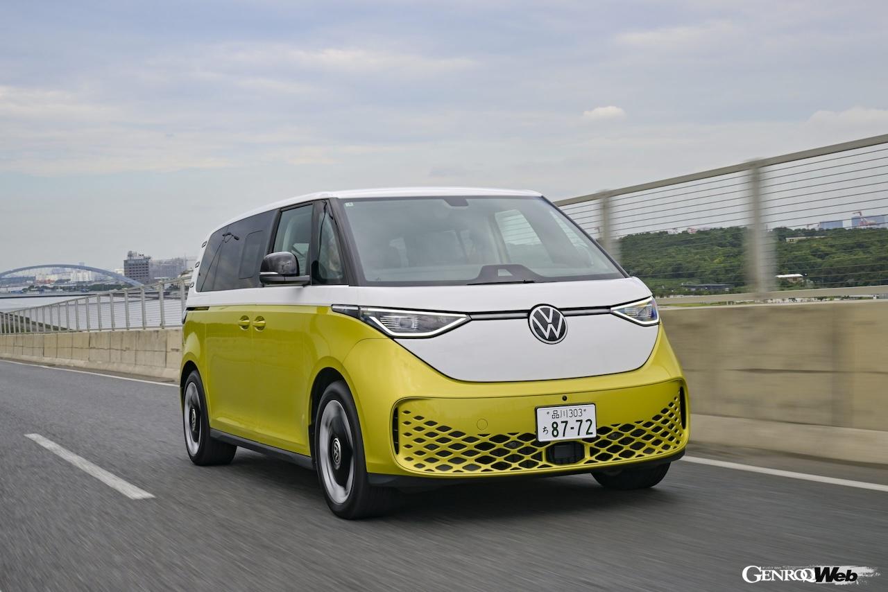「フォルクスワーゲン ID. Buzz Pro ロングホイールベース」の走行シーン。