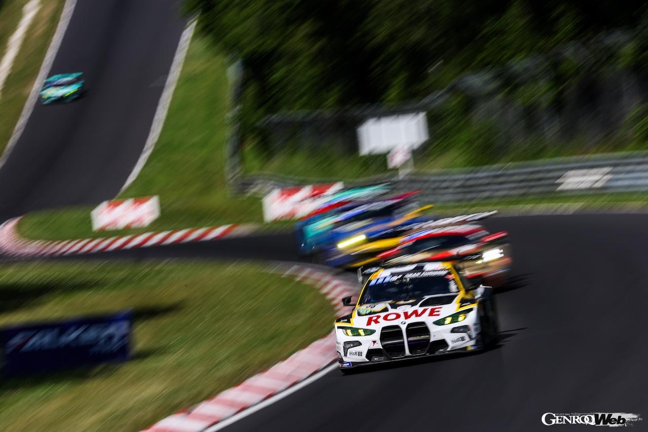 ROWEレーシングのBMW M4 GT3 エボ 98号車が、2025年のニュルブルクリンク24時間レースにおいて総合優勝を飾った。