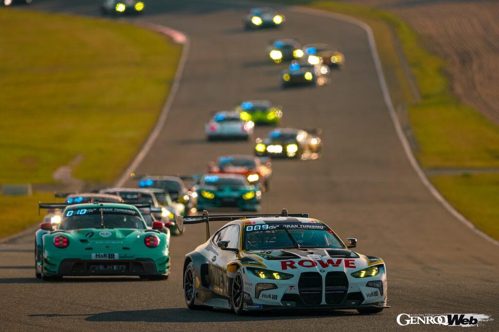 ROWEレーシングのBMW M4 GT3 エボ 98号車が、2025年のニュルブルクリンク24時間レースにおいて総合優勝を飾った。