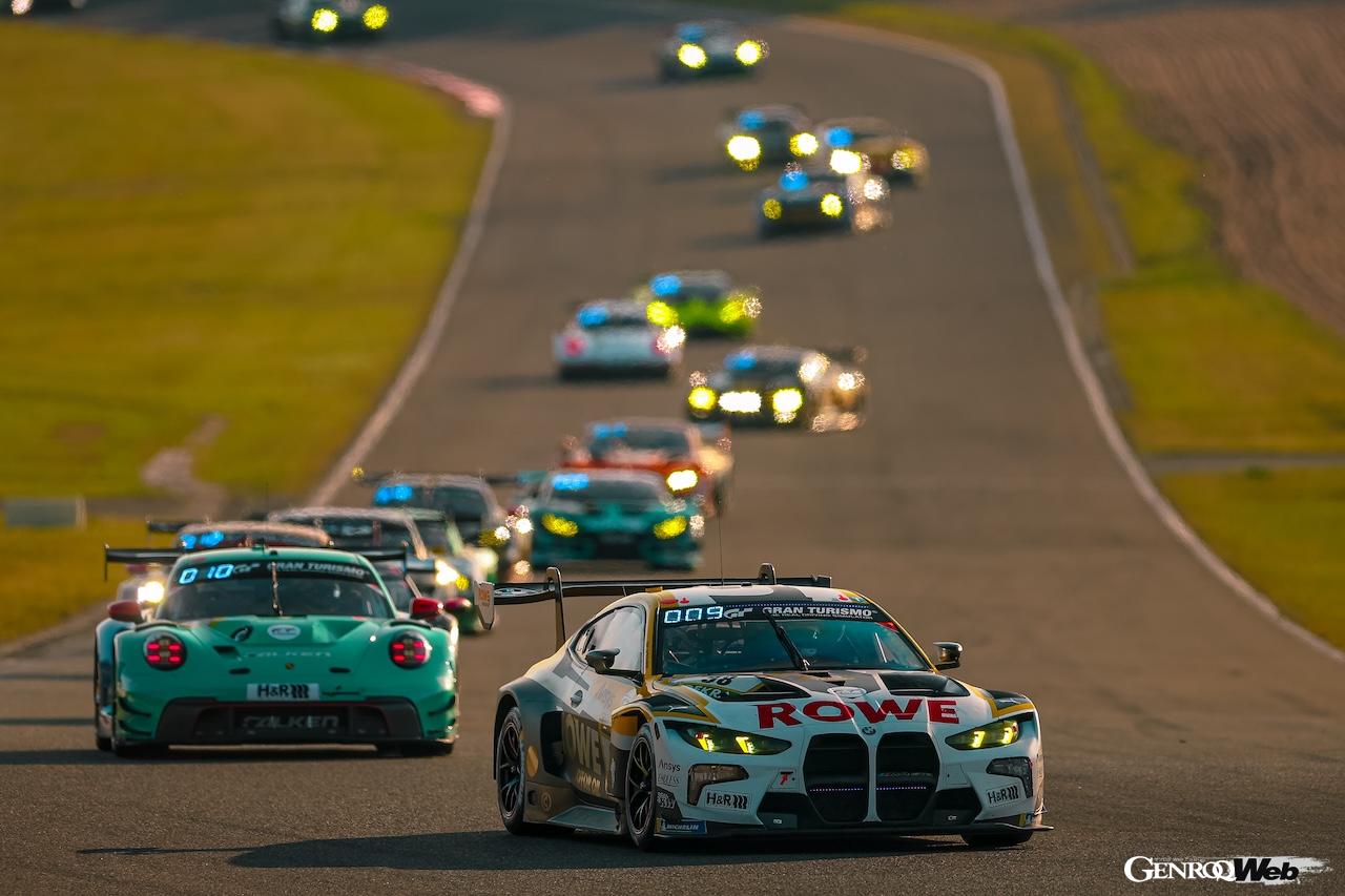 ROWEレーシングのBMW M4 GT3 エボ 98号車が、2025年のニュルブルクリンク24時間レースにおいて総合優勝を飾った。