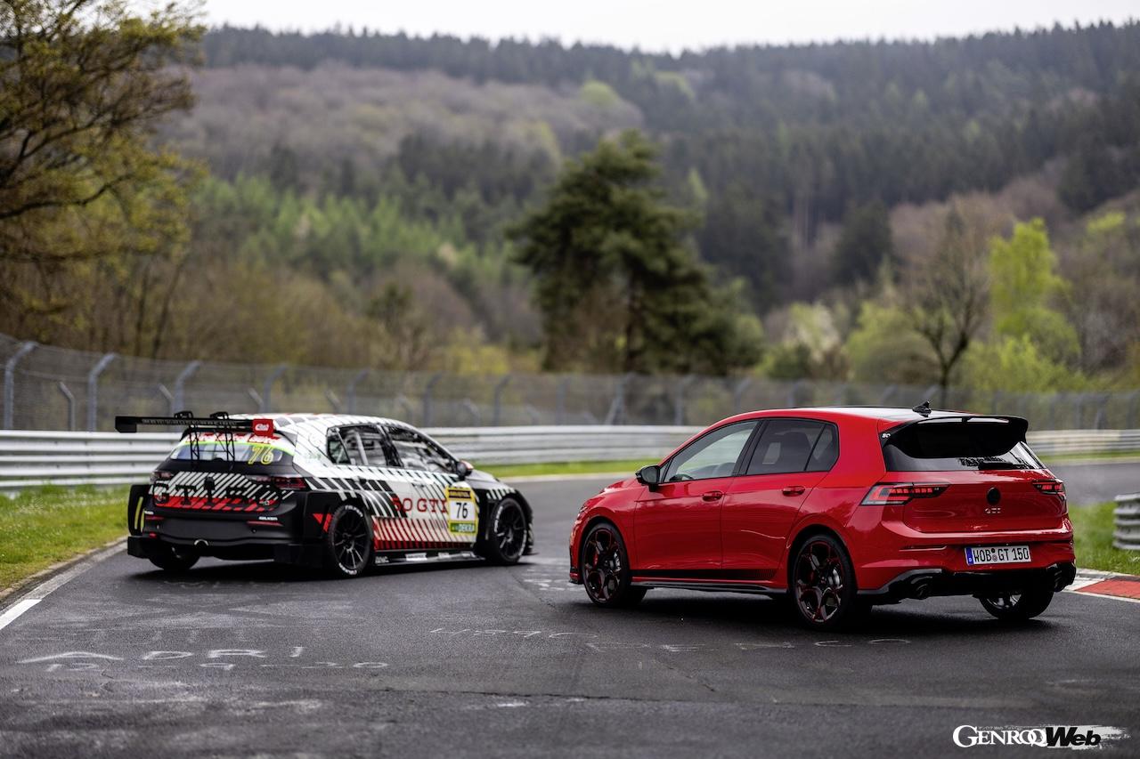 ニュルブルクリンク24時間レースに参戦した「ゴルフ GTI クラブスポーツ 24h」と、「フォルクスワーゲン ゴルフ GTI エディション 50」。