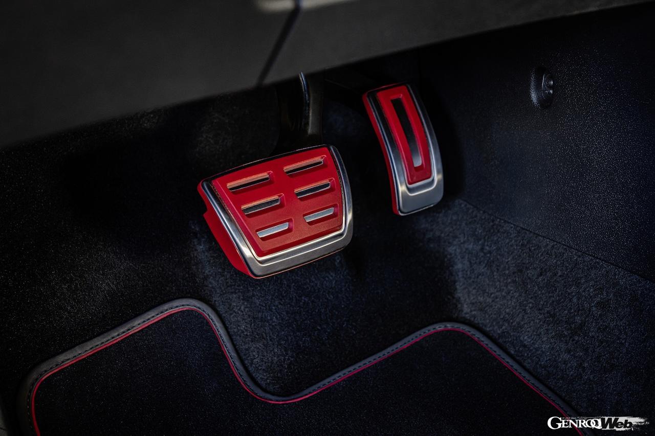 「フォルクスワーゲン ゴルフ GTI エディション 50」のインテリア。