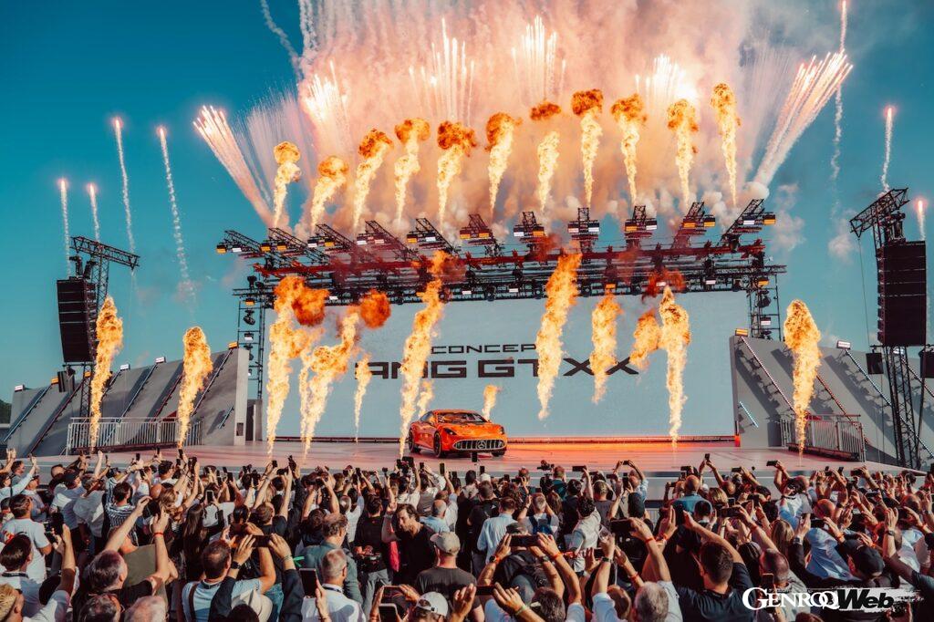メルセデス AMGの本拠地アッファルターバッハで行われたスペシャルイベントには、3500名のゲストが集まり、「コンセプト AMG GT XX」のワールドプレミアを見守った。