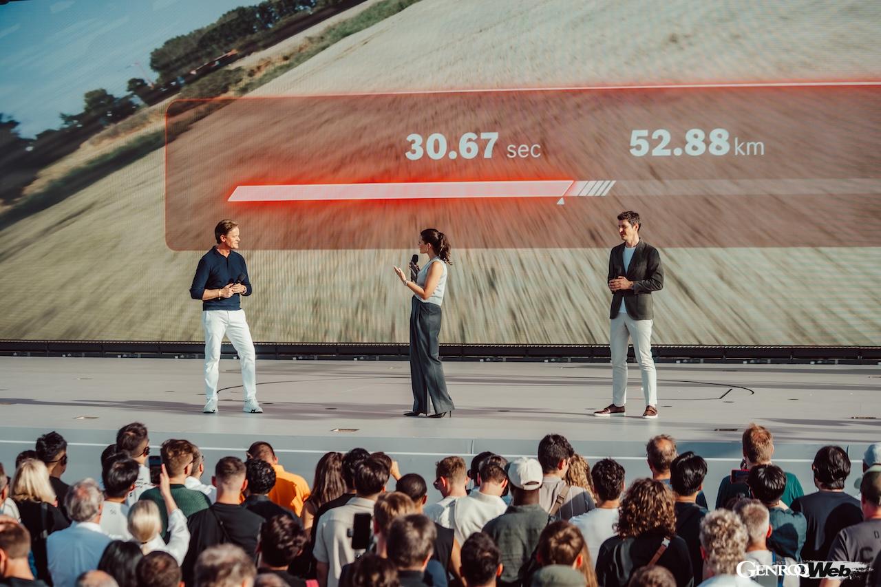 メルセデス AMGの本拠地アッファルターバッハで行われたスペシャルイベントには、3500名のゲストが集まり、「コンセプト AMG GT XX」のワールドプレミアを見守った。