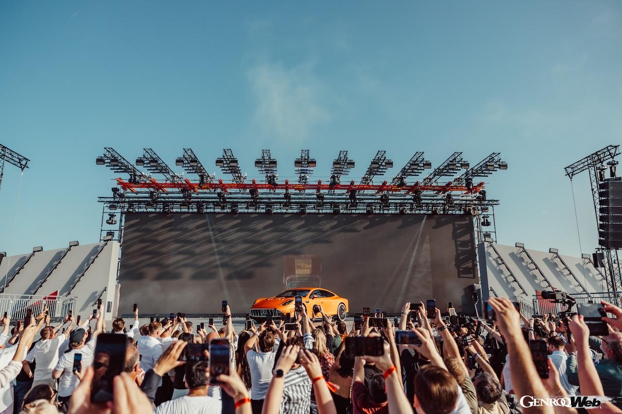 メルセデス AMGの本拠地アッファルターバッハで行われたスペシャルイベントには、3500名のゲストが集まり、「コンセプト AMG GT XX」のワールドプレミアを見守った。