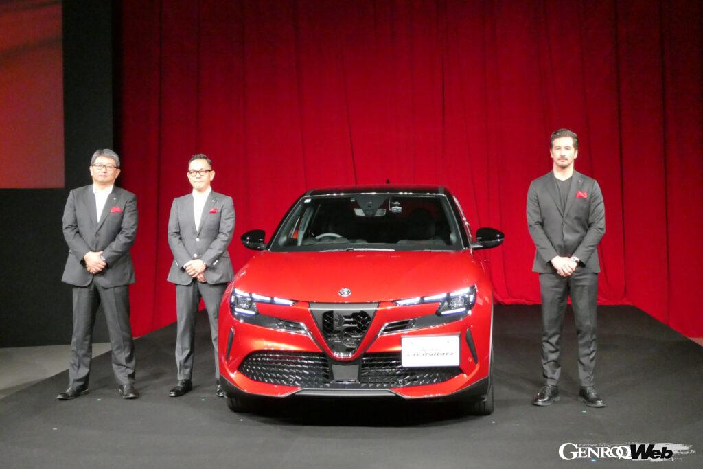 左からステランティス ジャパン代表取締役社長 成田仁、アルファロメオ事業部長 黒川進一、アルファロメオ チーフエクステリアデザイナー ボブ・ロムケス。