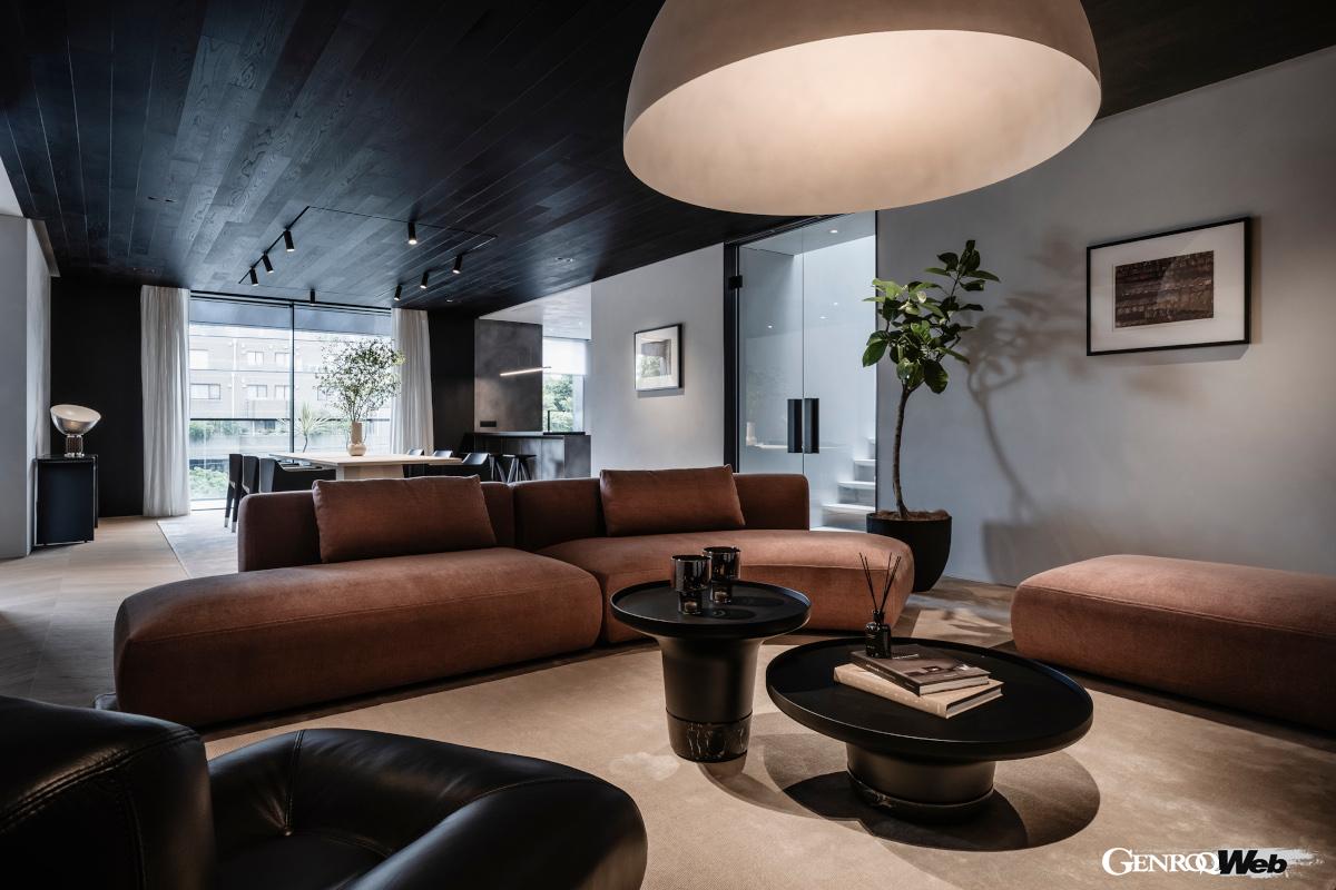 開放的で広々としたリビングルーム。