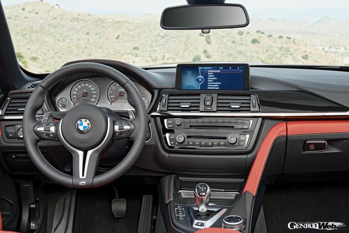 F82型「M4」の室内