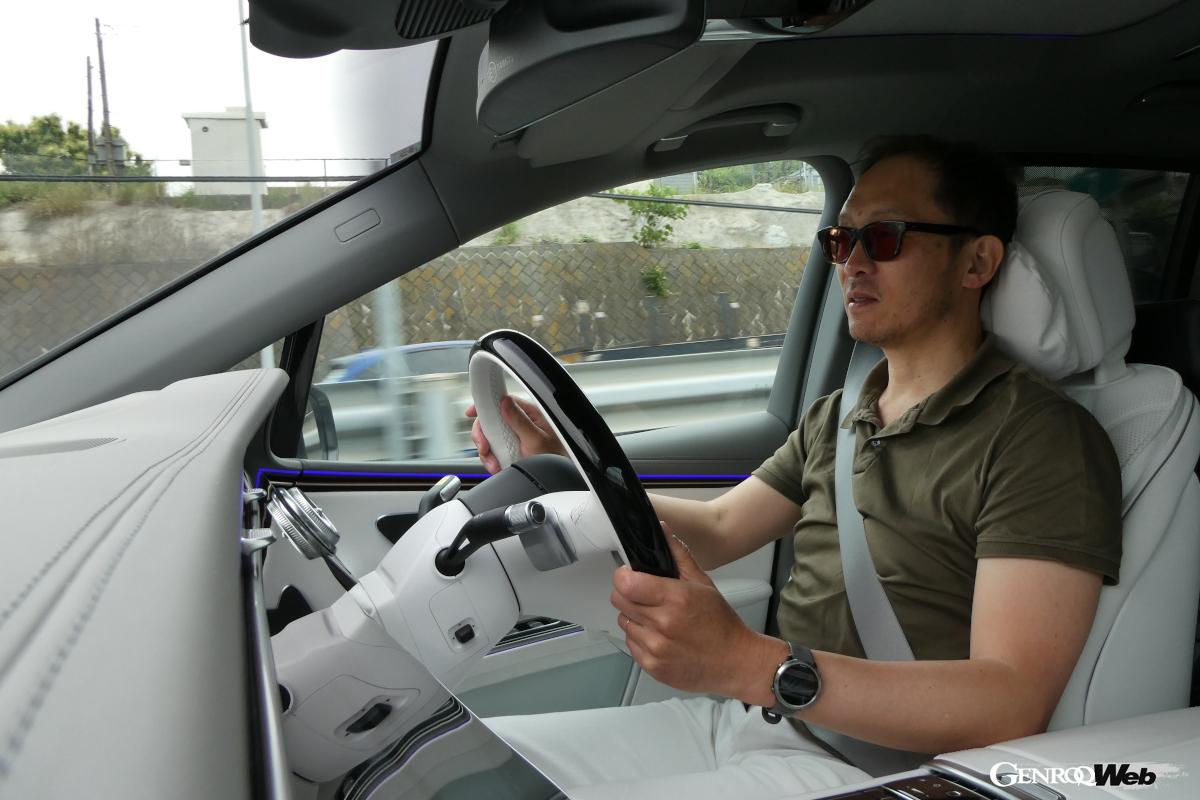 前後席に備わるエナジャイジングコンフォート・プログラムを試す。後席ではやり残した仕事も捗るというものだ。