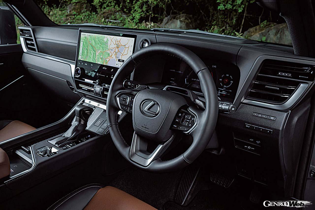 2024年に限定リリースされたGXが通常モデルとして販売を開始。ラインナップはオフロード仕様「オーバートレイル＋」とラグジュアリー仕様「バージョンL（写真）」の2種類。ベースはランドクルーザー250だが、インパネやセンターコンソールはGX向けに一新されている。乗車定員はオーバートレイル＋が5名、バージョンLは7名。後者のラゲッジルーム容量は7名乗車時171リットル、5名乗車時949リットル、2名乗車時2100リットル。タイヤサイズは前後265/50R22だ。