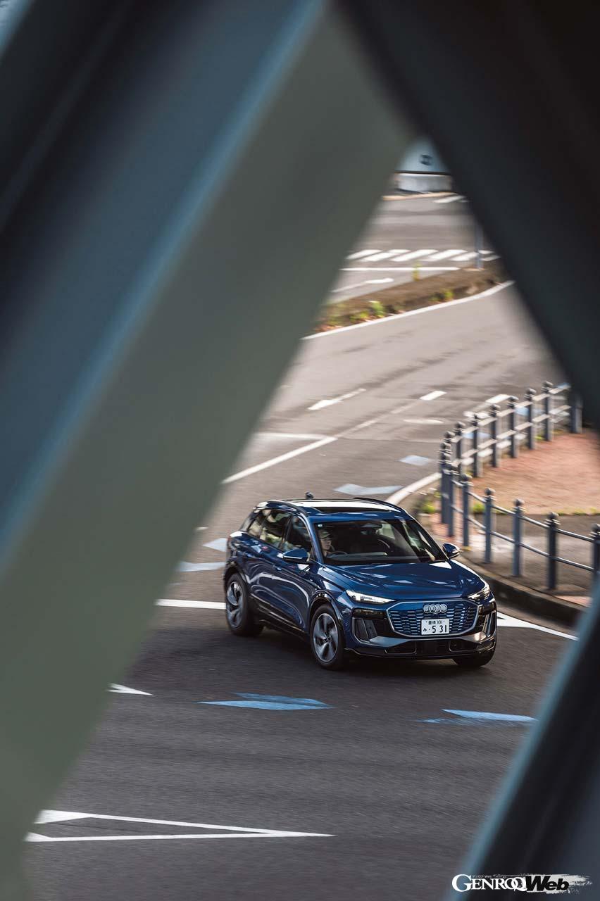 3月に発表されたアウディのプレミアムミドルサイズ電動SUV「Q6 e-tron」。アウディとポルシェが共同開発した先進のPPE（BEV専用プラットフォーム）を採用した野心作だ。最先端の技術の粋が落とし込まれた魅惑のプレミアムBEVをじっくり試してきた。