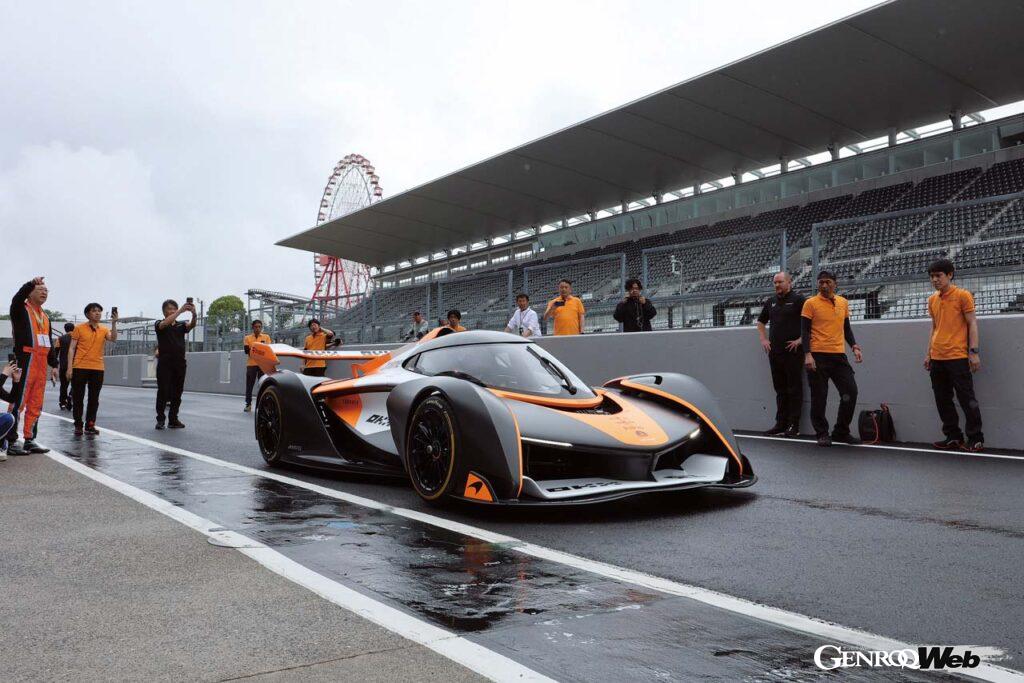 バーチャルマシンを実車化しただけあって、未来的なヴィジュアルのソーラスGT。一般公道の走行はできない。