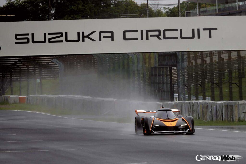 マクラーレンが25台限定で販売したハイパーカー、ソーラスGTには5.2リッターのV10が搭載されている。そのフィールを田中哲也が確かめる。