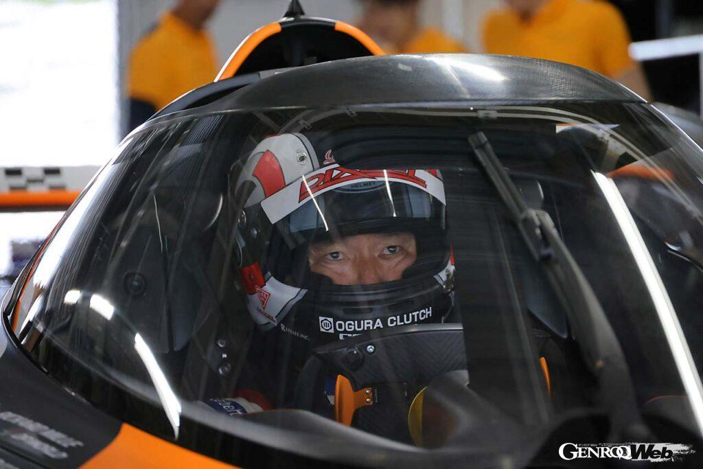 シェイクダウンを担当したのはお馴染み田中哲也氏。ハイパワーながら非常に扱いやすいエンジンだ、と語る。