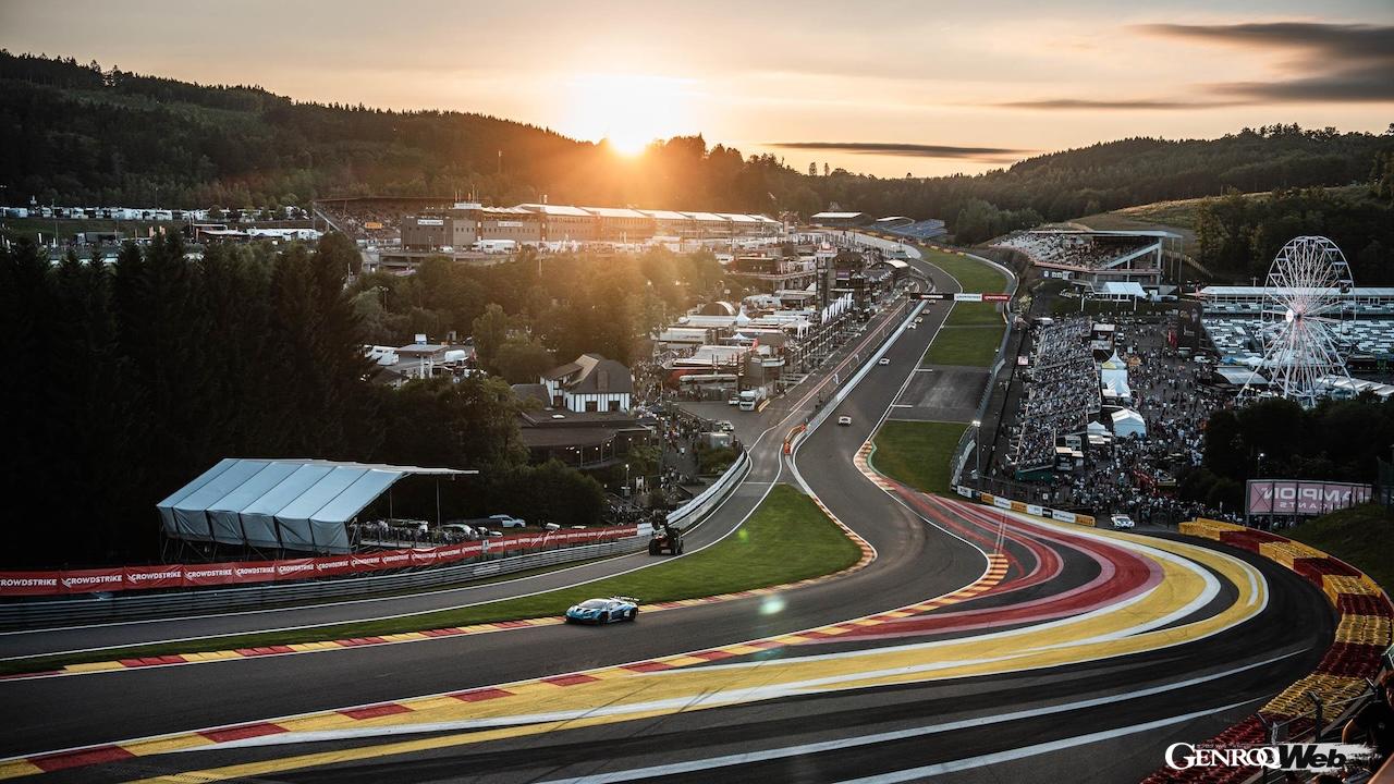 過酷な24時間レースで走行を続ける「ランボルギーニ ウラカン GT3 エボ2」。
