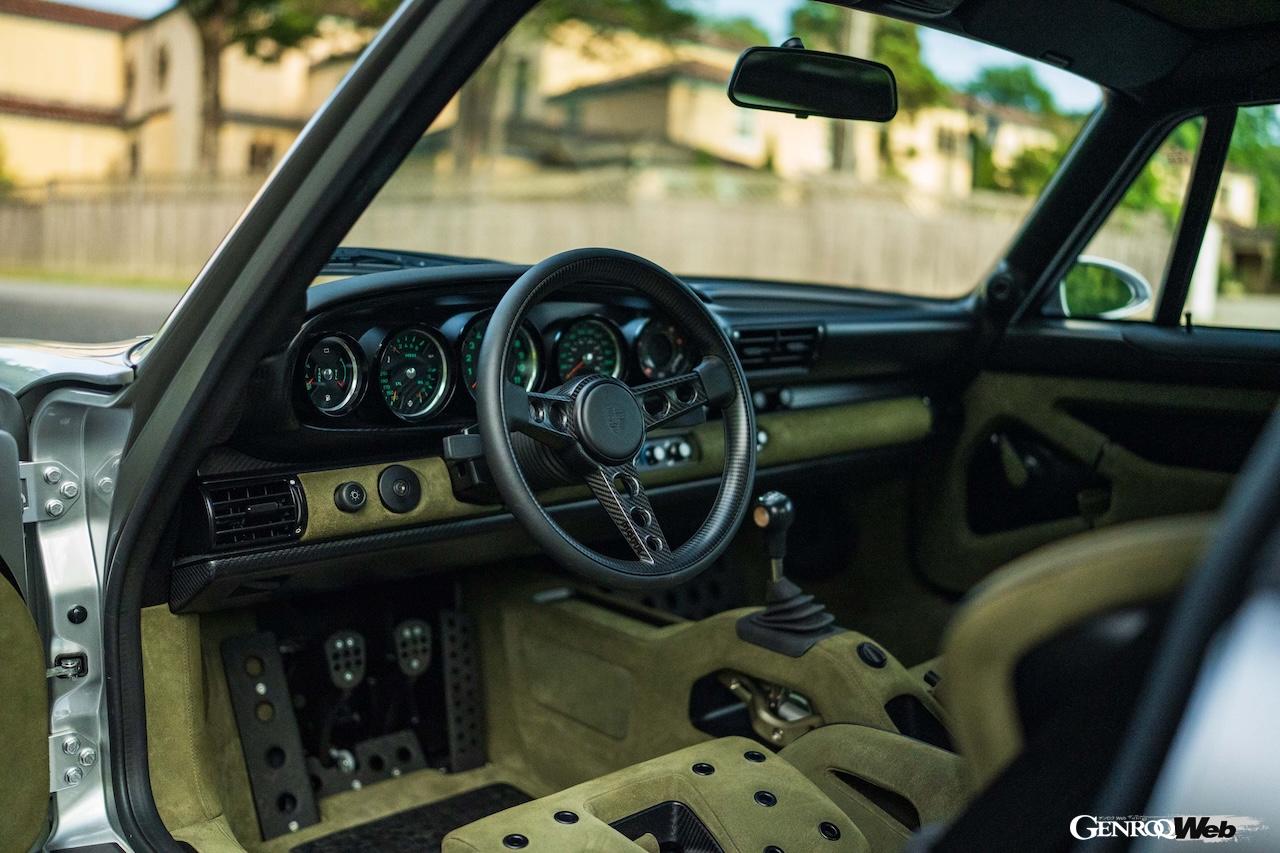 モントレー・ジェット・センター・オークションに出品される、1991年型「ポルシェ 911 カレラ クーペ リイマジンド バイ シンガー」。