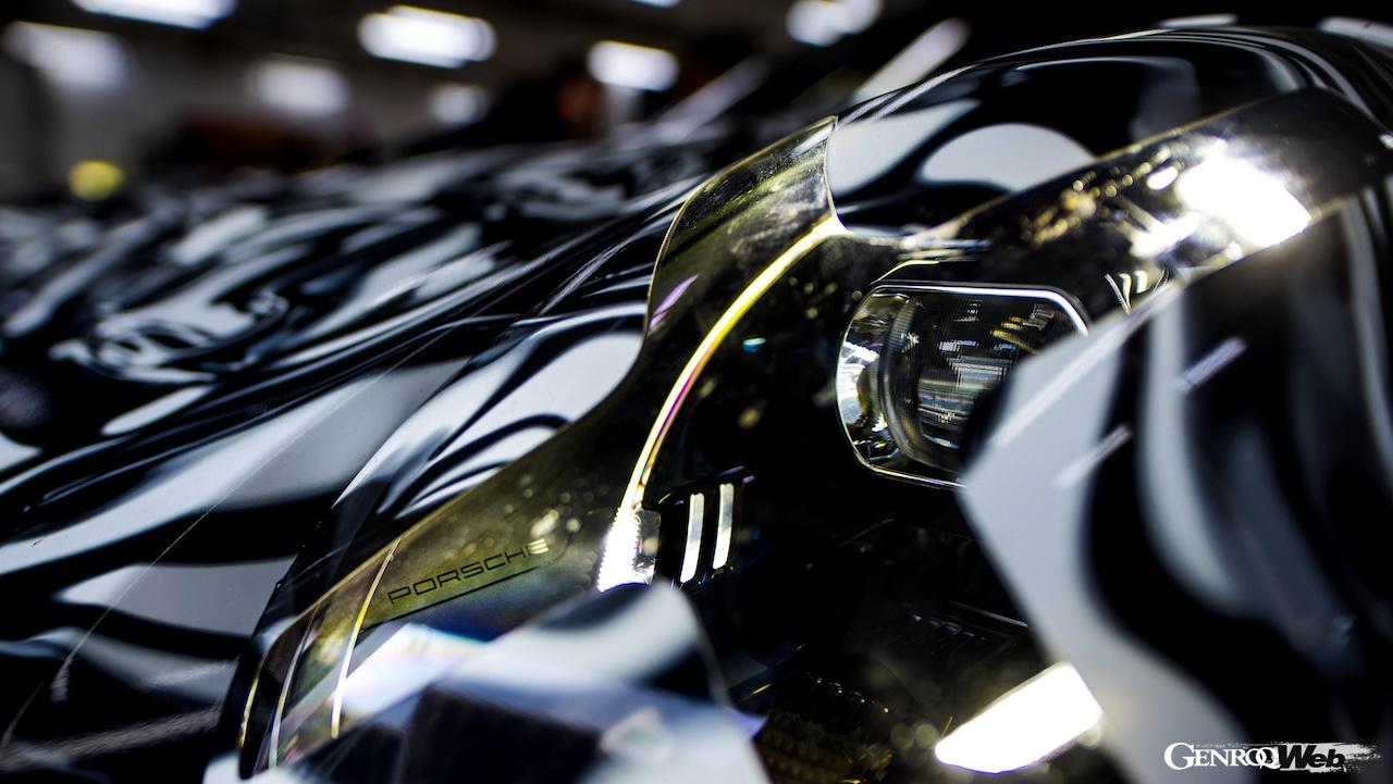 精力的にテストを続ける、新型「ポルシェ 911 カップ」。