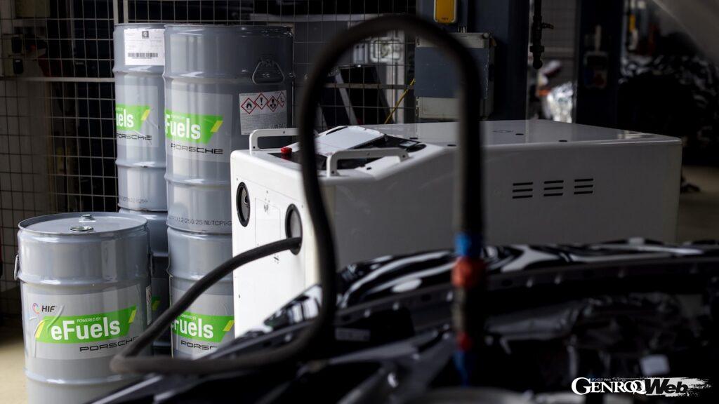 今回の開発プロセスにおいて、2025年シーズンのポルシェ・モビル1・スーパーカップに導入された「eフューエル・ブレンド」が使用されている。