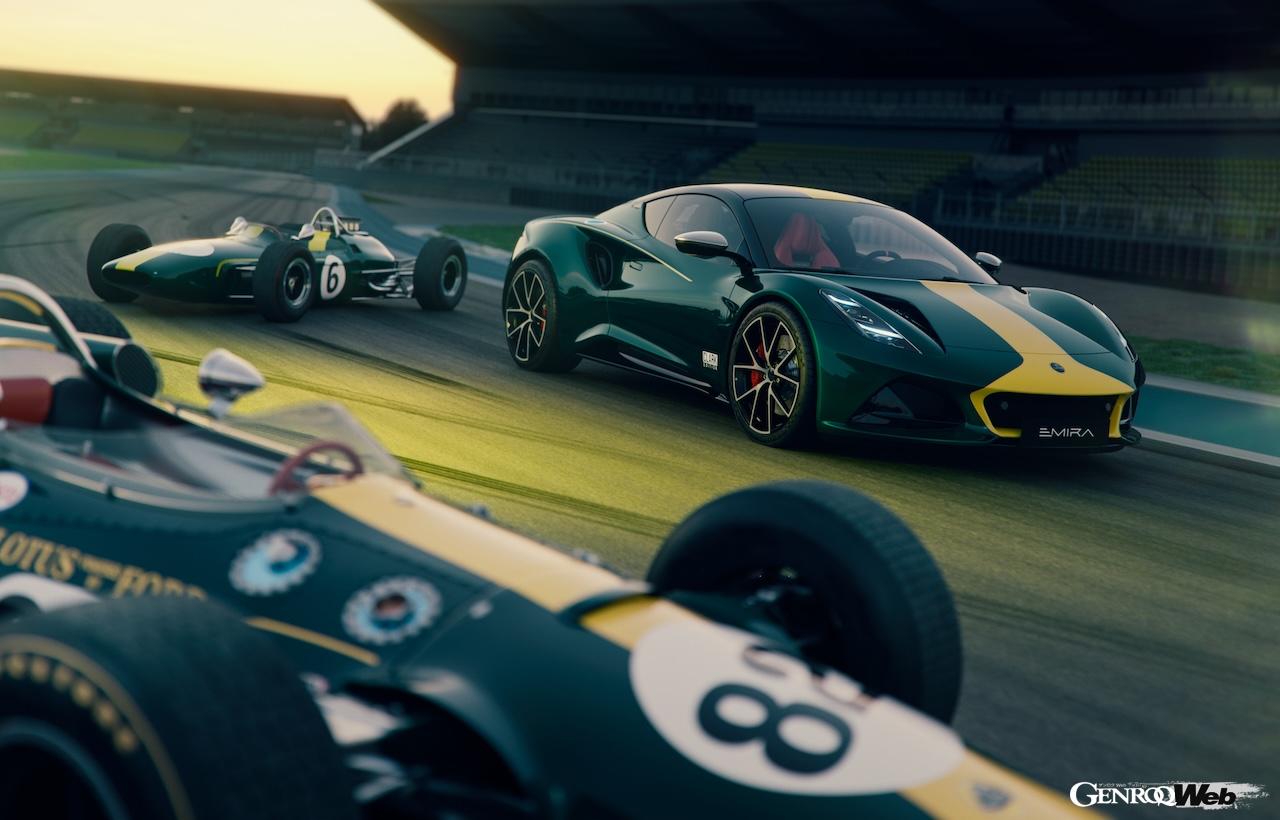 ロータスのF1参戦75周年を記念し、ジム・クラークの「ロータス タイプ33」と、アイルトン・セナの「ロータス 97T」が展示された。