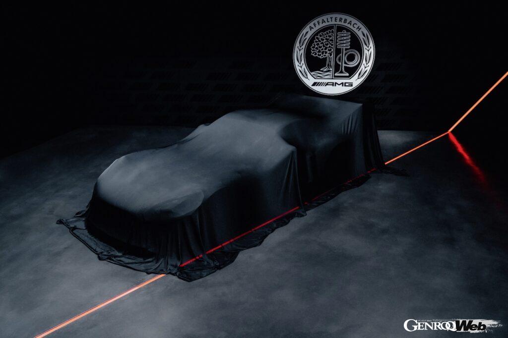 現在、アッファルターバッハで開発が進められている「コンセプト AMG GT トラックスポーツ」。ベールに隠されているが、大型リヤウイングを備えていることが分かる。