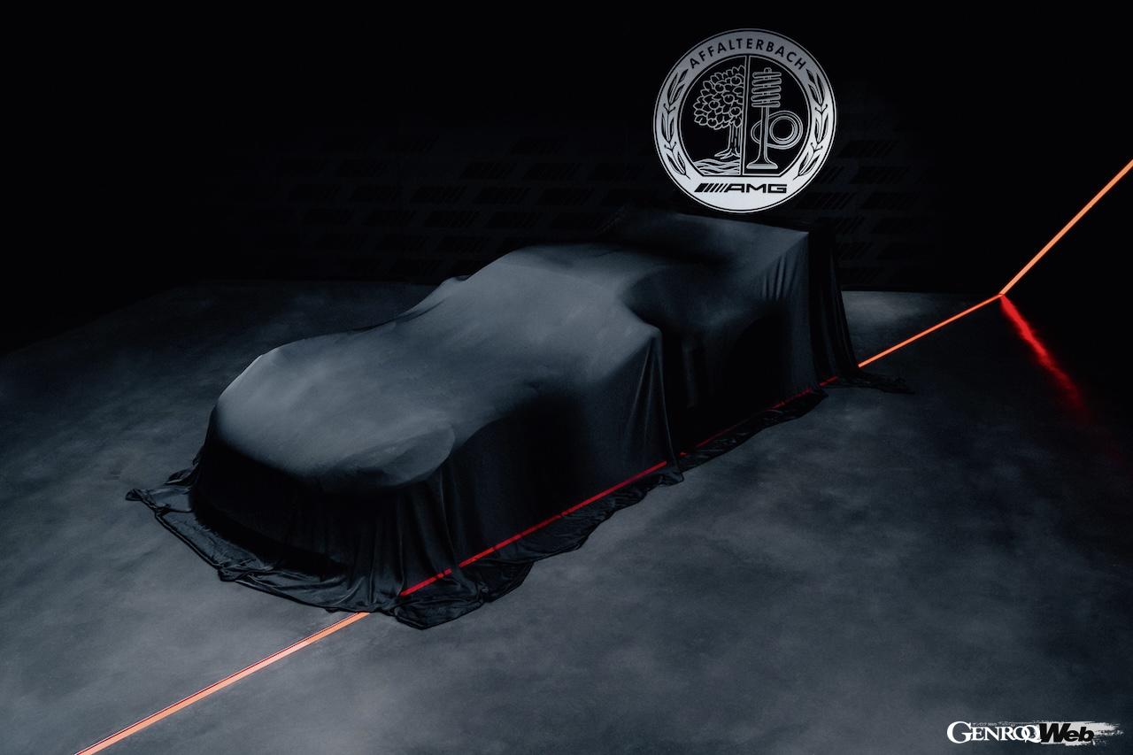 現在、アッファルターバッハで開発が進められている「コンセプト AMG GT トラックスポーツ」。ベールに隠されているが、大型リヤウイングを備えていることが分かる。