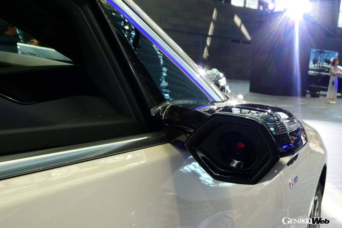 オプションで選べる第2世代の電動格納機能付きバーチャルエクステリアミラーは電費に貢献する。